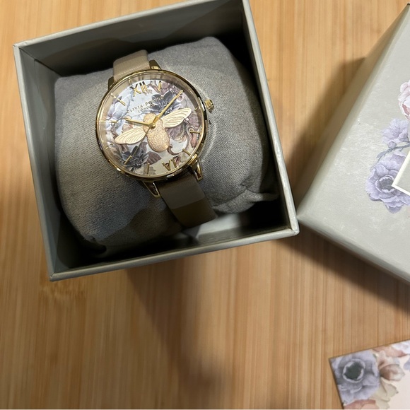 OLIVIA BURTON MARBLE FLORALS WATCH WITH 34mm 3D BEE FACE & SAND LEATHER BAND - Picture 4 of 5